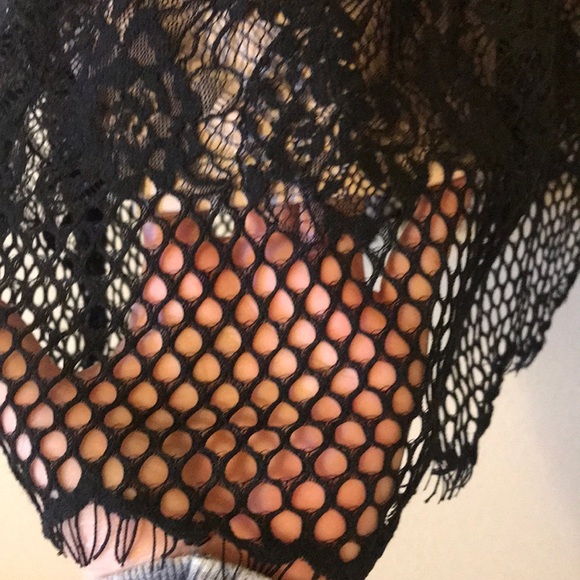 Love Fire crop tank with lace overlay. Sz M - Picture 2 of 3